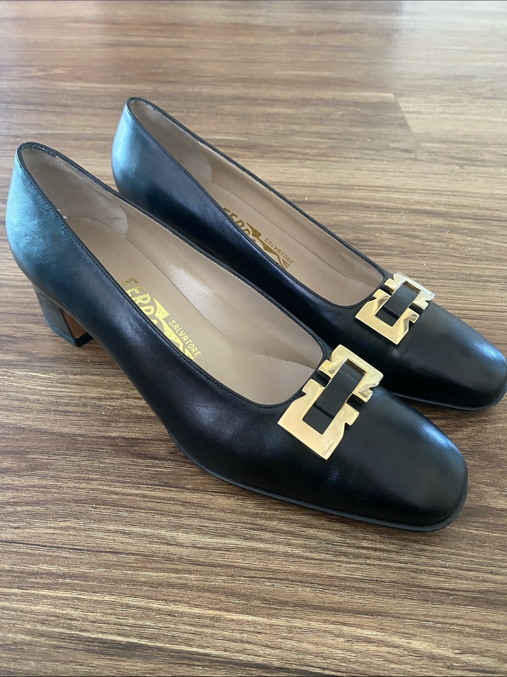 Salvatore Ferragamo gianci gold link Black Leather Pumps Block Heels  Shoes 6.5
